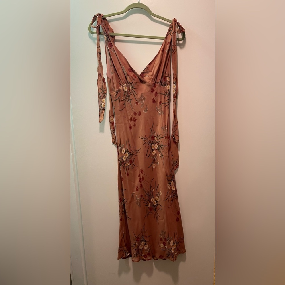 REFORMATION TIE-STRAP DEEP V FLORAL MIDI DRESS